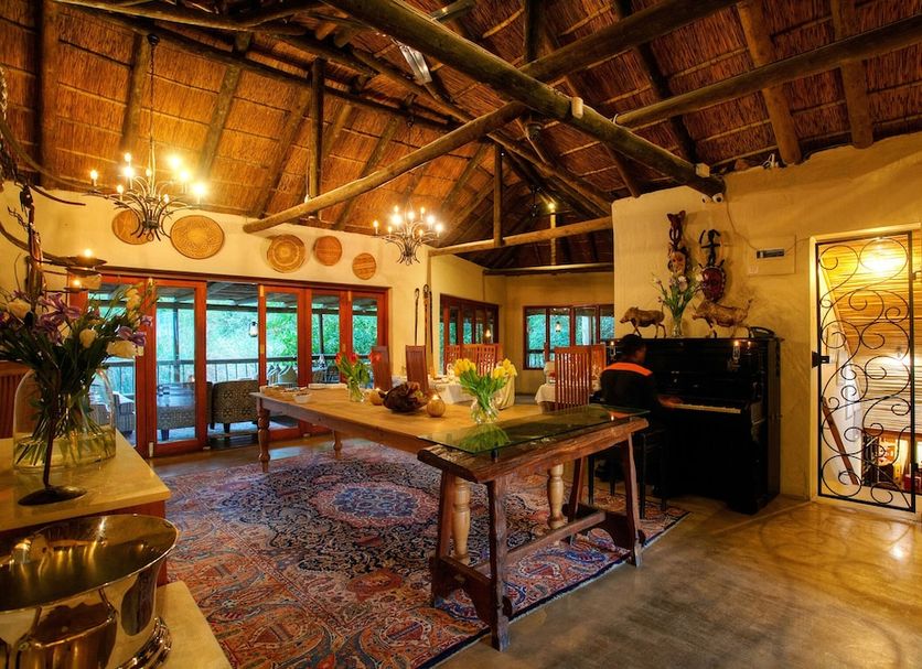 Dining room Photo