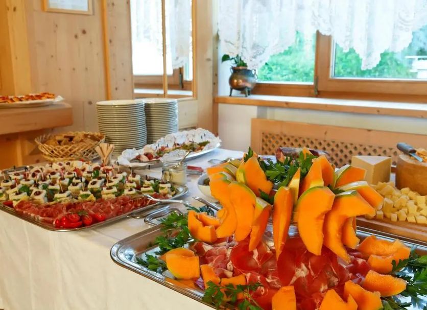 Buffet Photo