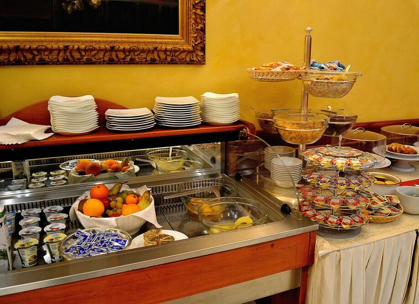 Buffet Photo