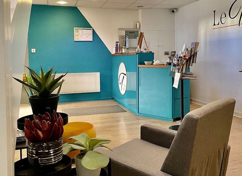 Front desk Photo