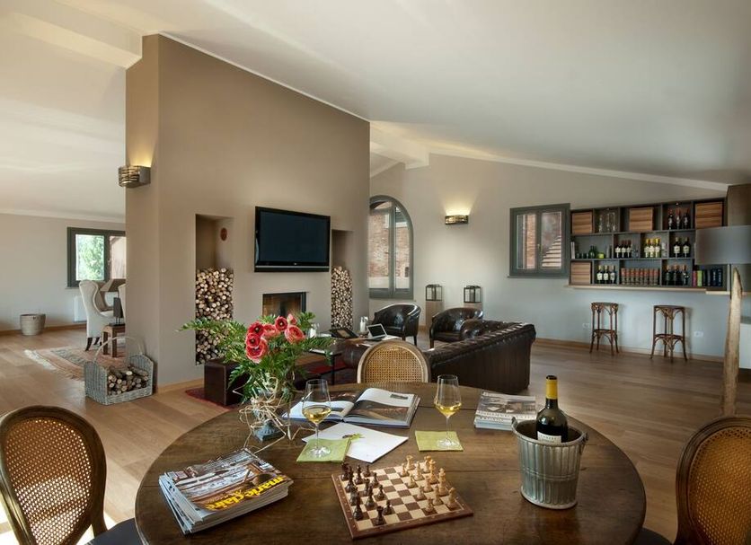 Dining room Photo