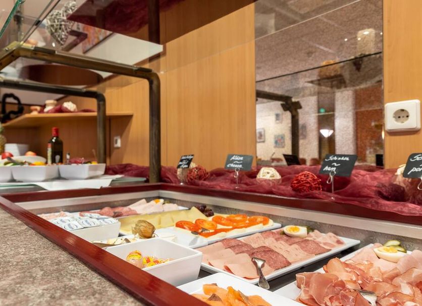 Buffet Photo
