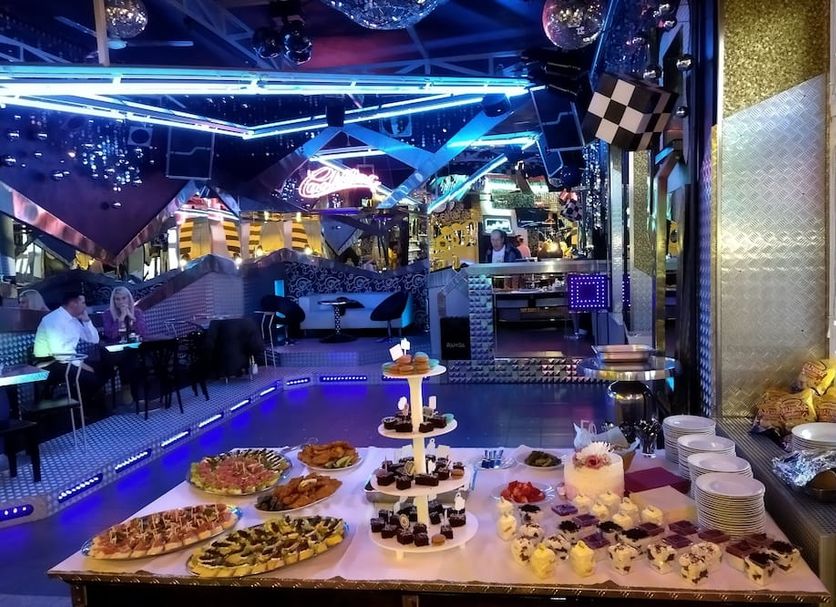 Buffet Photo