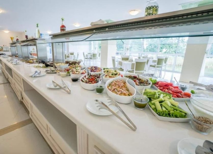 Buffet Photo