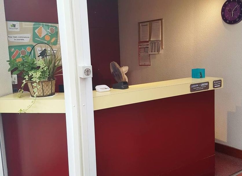 Front desk Photo