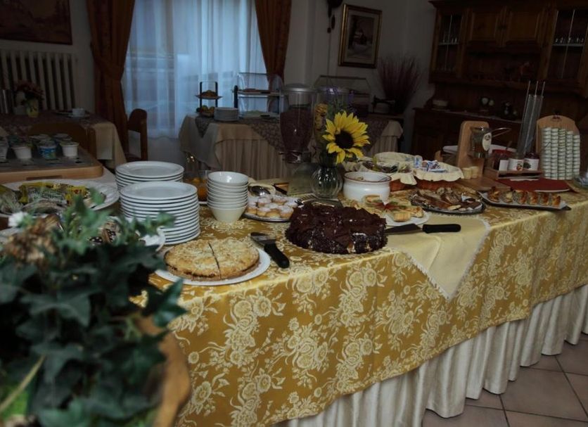 Buffet Photo