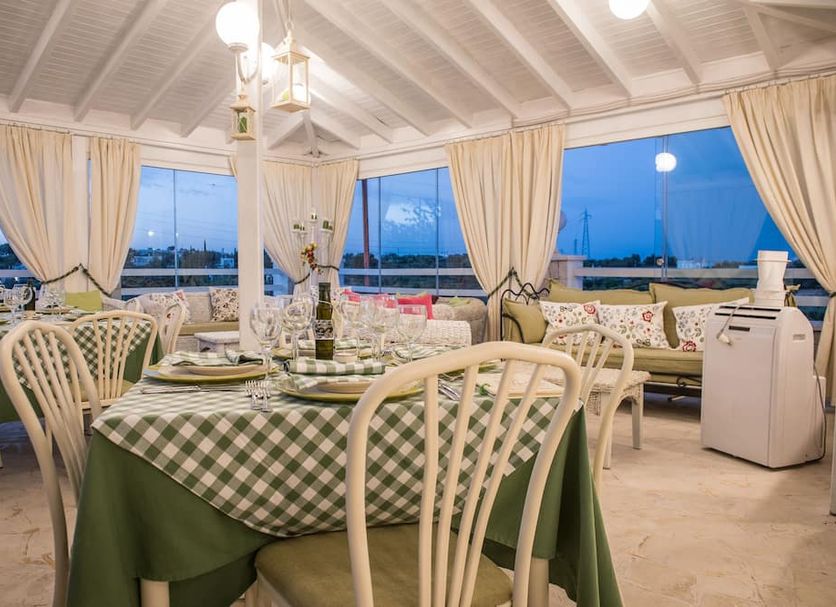 Dining room Photo