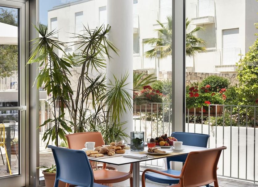 Dining room Photo