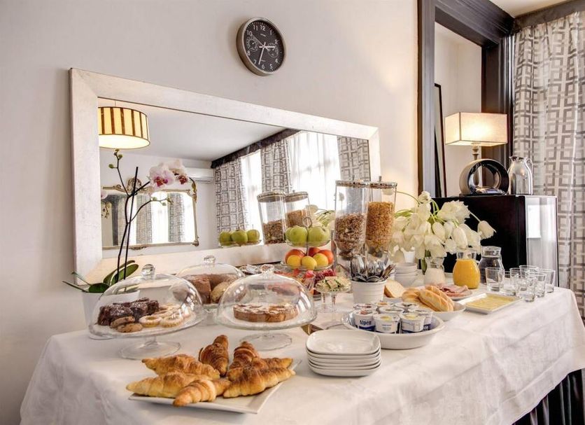 Buffet Photo