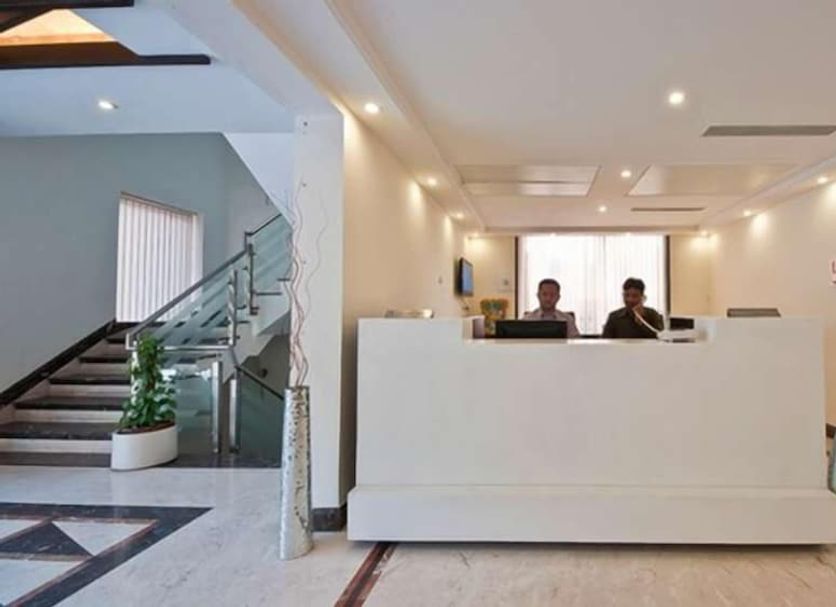 Front desk Photo
