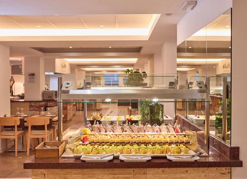 Buffet Photo