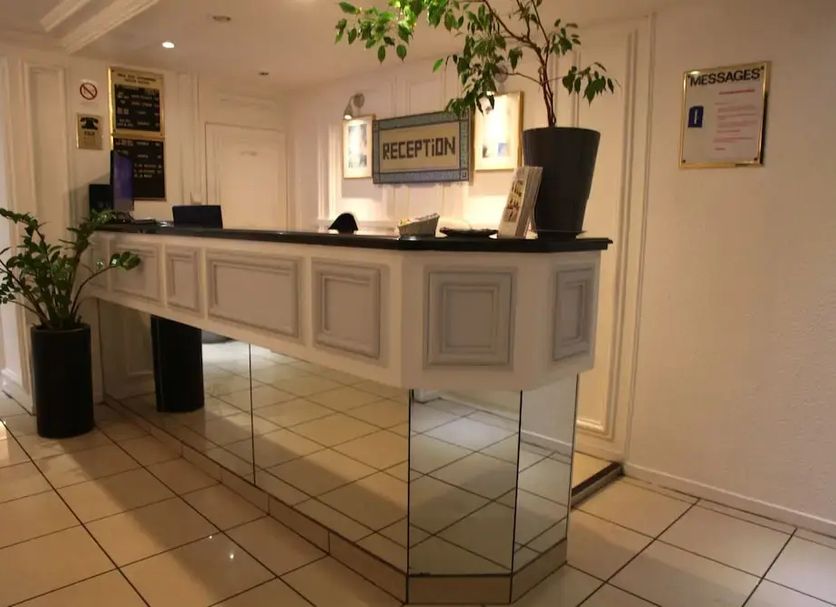 Front desk Photo