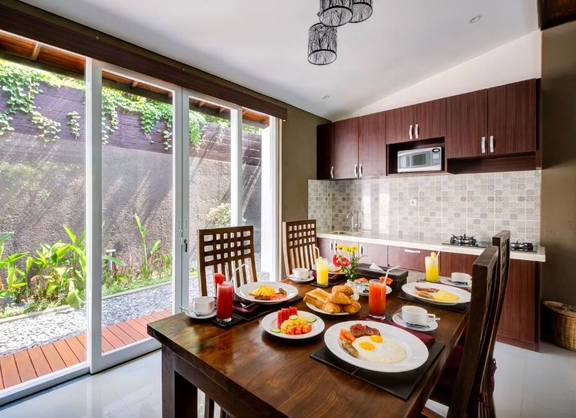 Dining room Photo