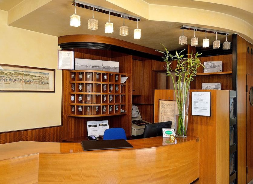 Front desk Photo