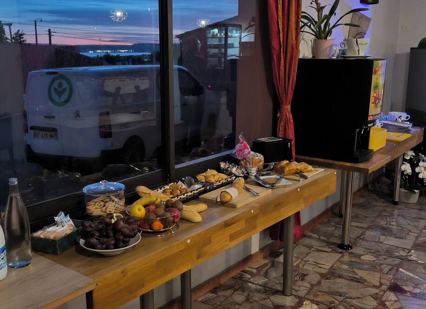 Buffet Photo