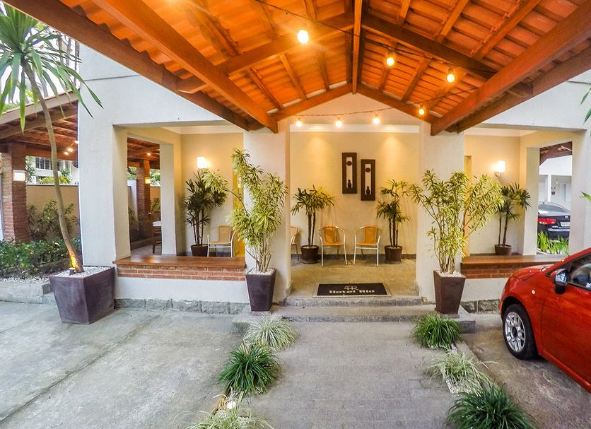 Hotel entrance Photo