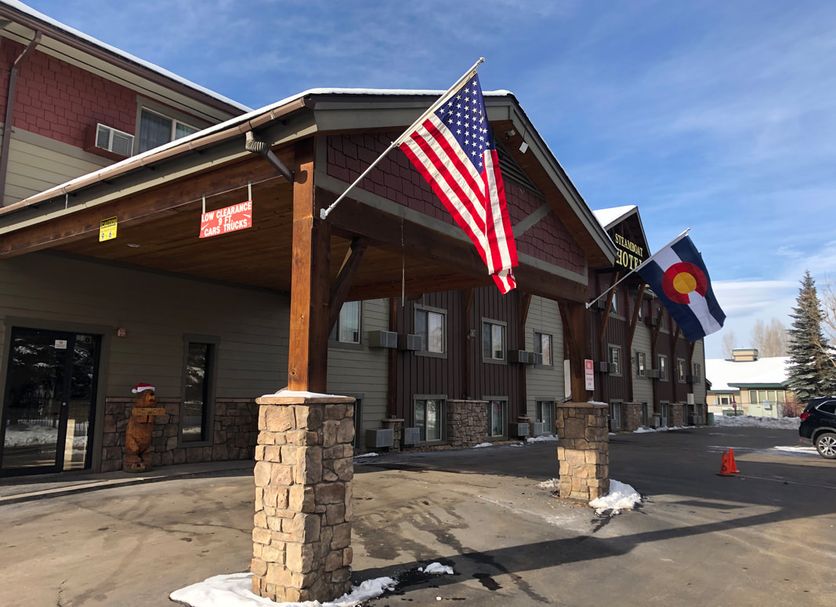 Hotel entrance Photo