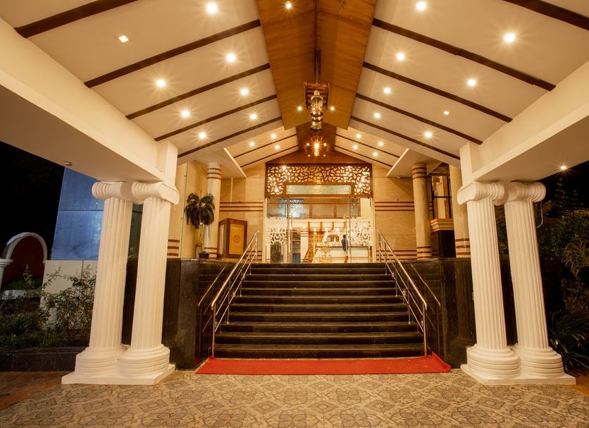 Hotel entrance Photo